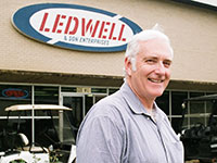 Selling through Ritchie Bros. unreserved auctions expanded Ledwell & Son’s customer base and helped establish its presence in new selling markets. Selling through Ritchie Bros. unreserved auctions expanded Ledwell & Son’s customer base and helped establish its presence in new selling markets.