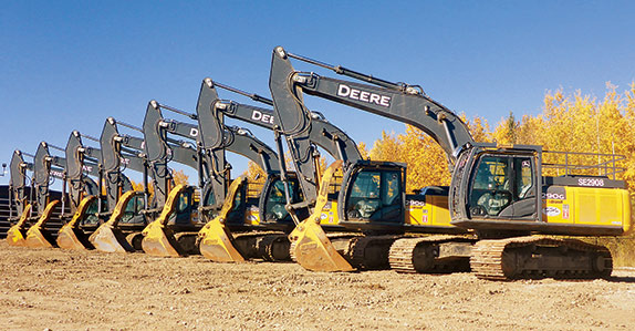 A line-up of John Deere hydraulic excavators ready for auction. A line-up of John Deere hydraulic excavators ready for auction.